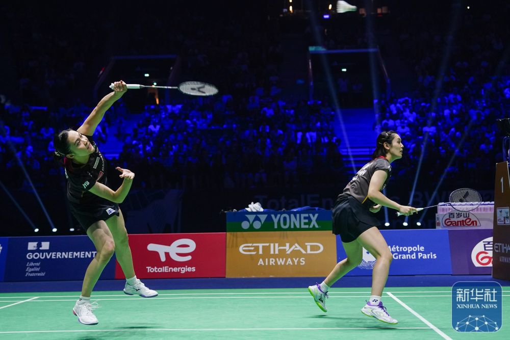 众多球迷瞩 众多球迷瞩