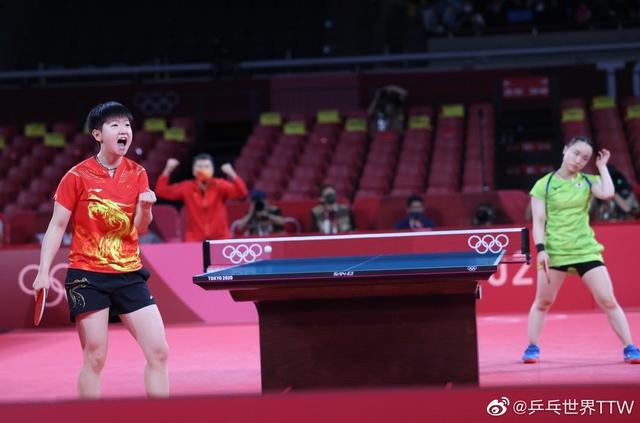 他在持球回 他在持球回